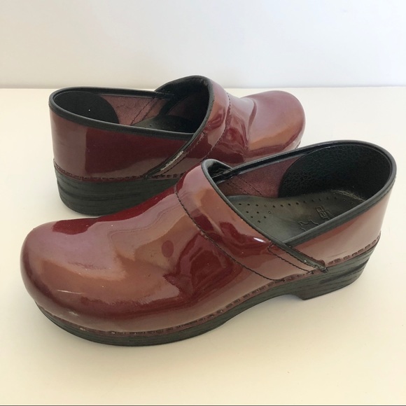 Dansko Shiny Apple Red Clogs Size 13 - Picture 1 of 9